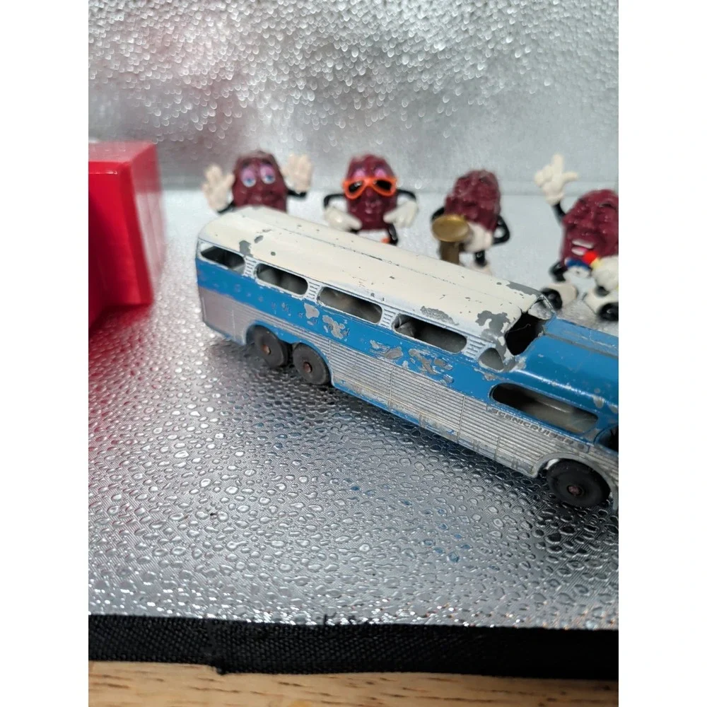 1966 Peanuts Snoopy Doghouse Red Coin Bank 4 California Raisins & Greyhound Bus